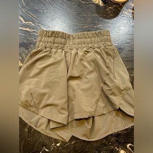 Lululemon 6 inch size 2 shorts